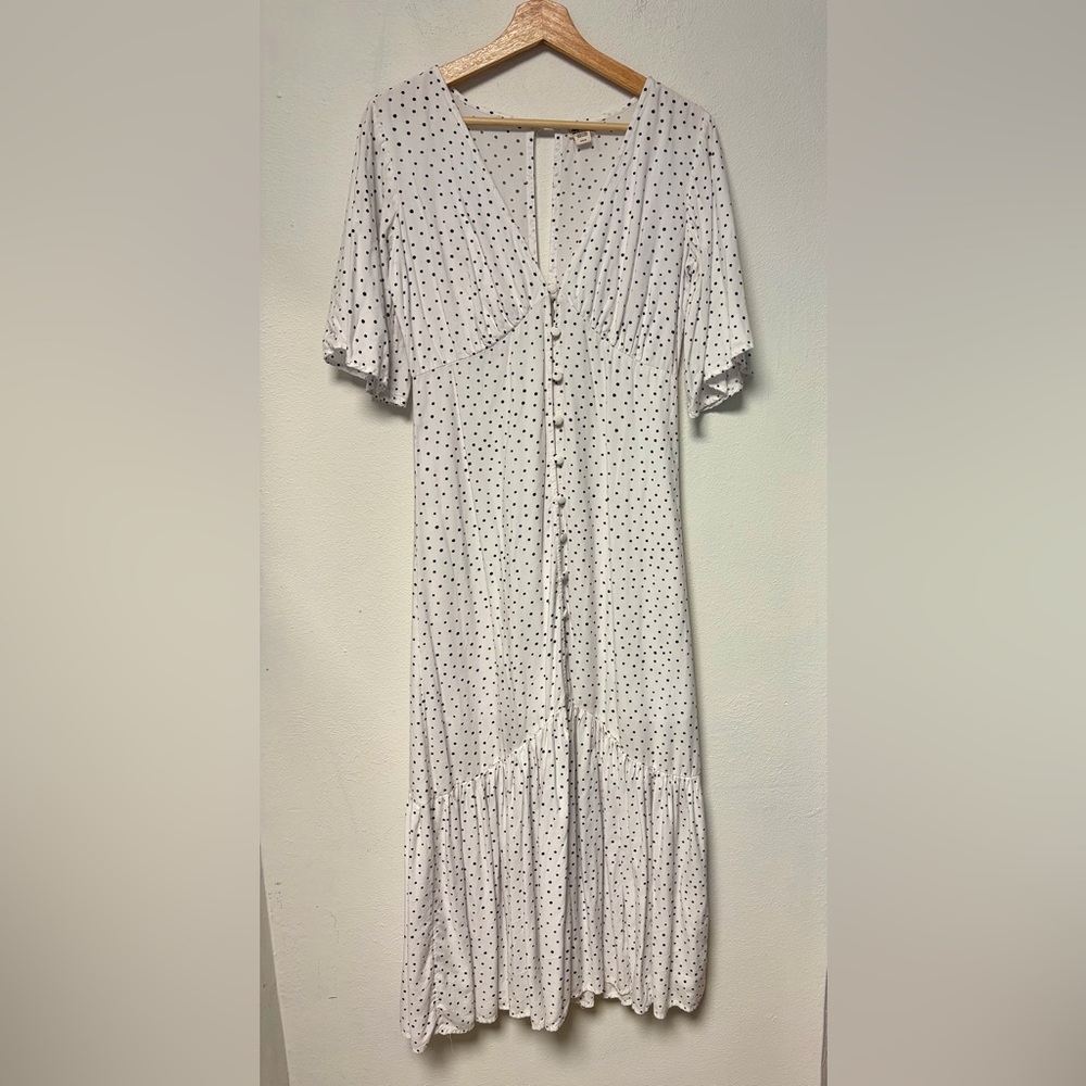 Billabong Kiss the Rain 
White & Black Polka Dot 
Maxi Boho Dress
Size Medium - Picture 7 of 9